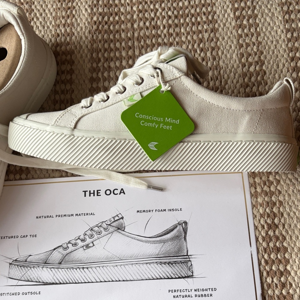 Women’s 7.5 Cariuma White Sneakers, NWT - Picture 2 of 16